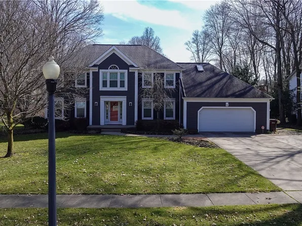 1421 River Trail Dr, Kent, OH 44240