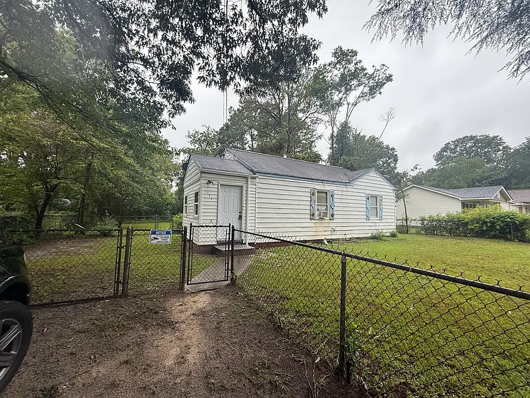 101 Iverness Ave — Photo 1