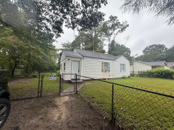 101 Iverness Ave