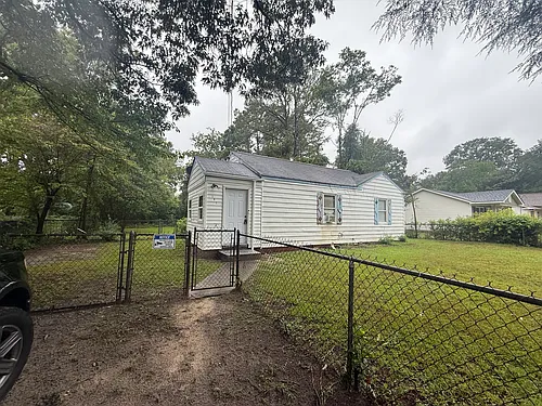 101 Iverness Ave Photo 1