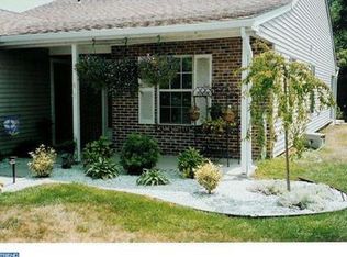 6 Avandale Ct, Mount Laurel, NJ 08054