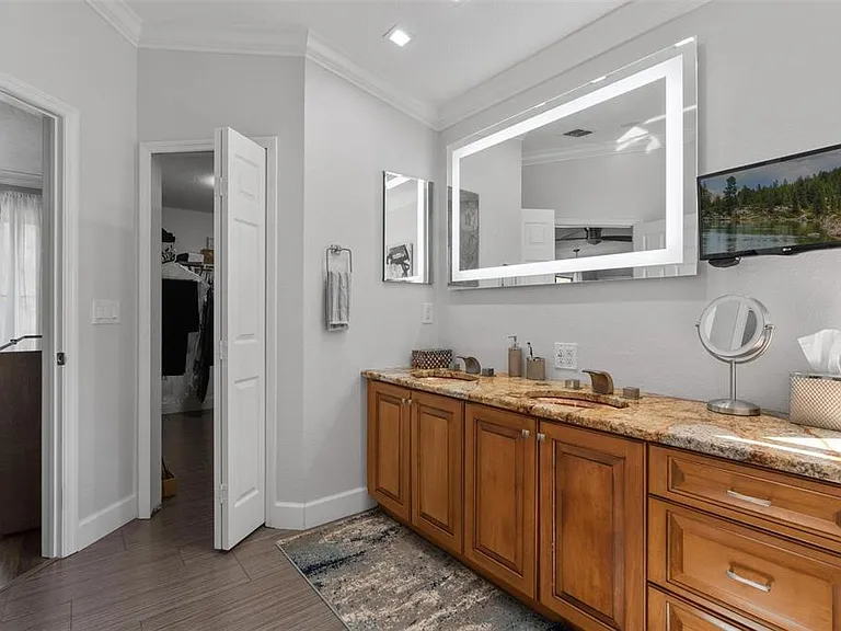 13228 Royal George Ave — Photo 33