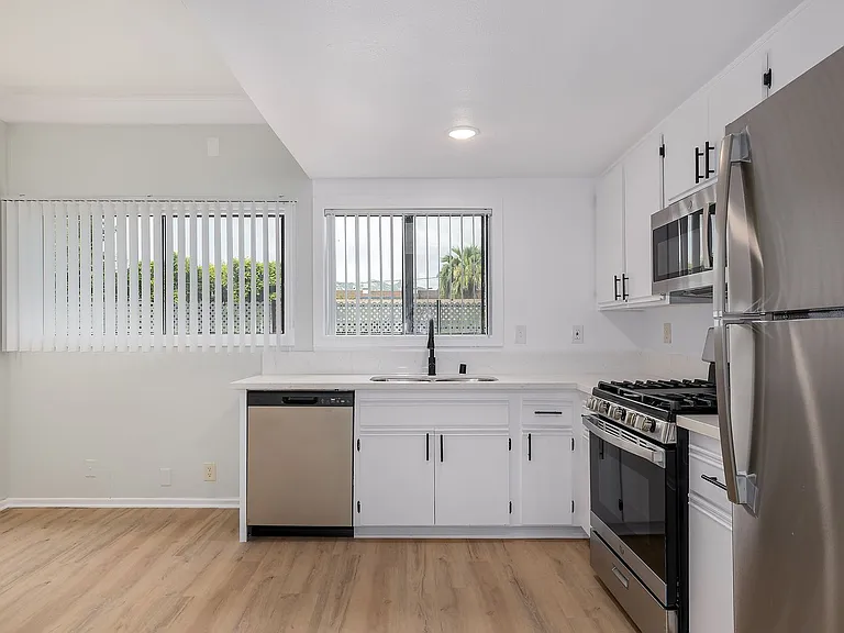 420 Windsor Rd — Photo 43