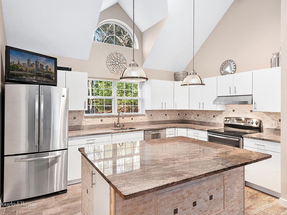1st image of 32 Cordwood Ln