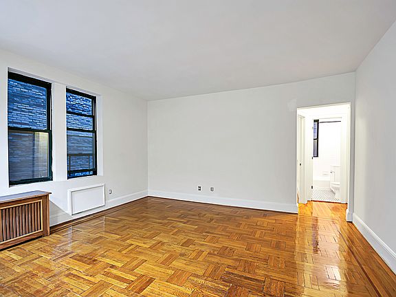 3rd image of 226 E 70th St APT 2A