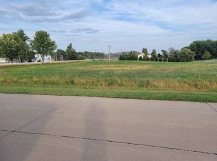 896 Daulton Dr, Tipton, IA 52772