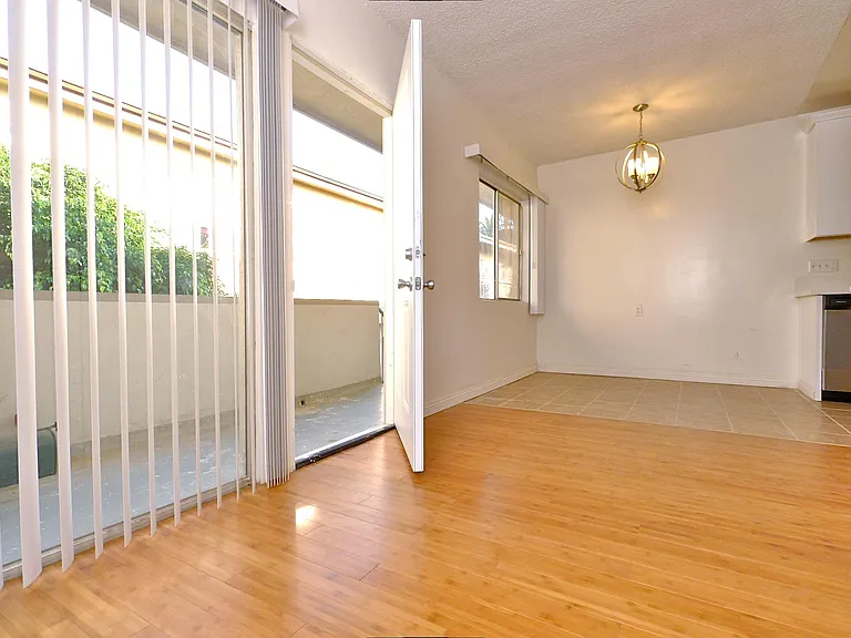 1434 12th St #9 — Photo 2