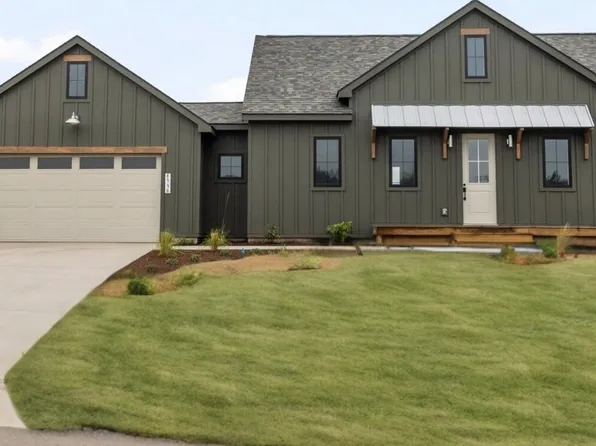 8558 S Olivia Dr, Maple City, MI 49664