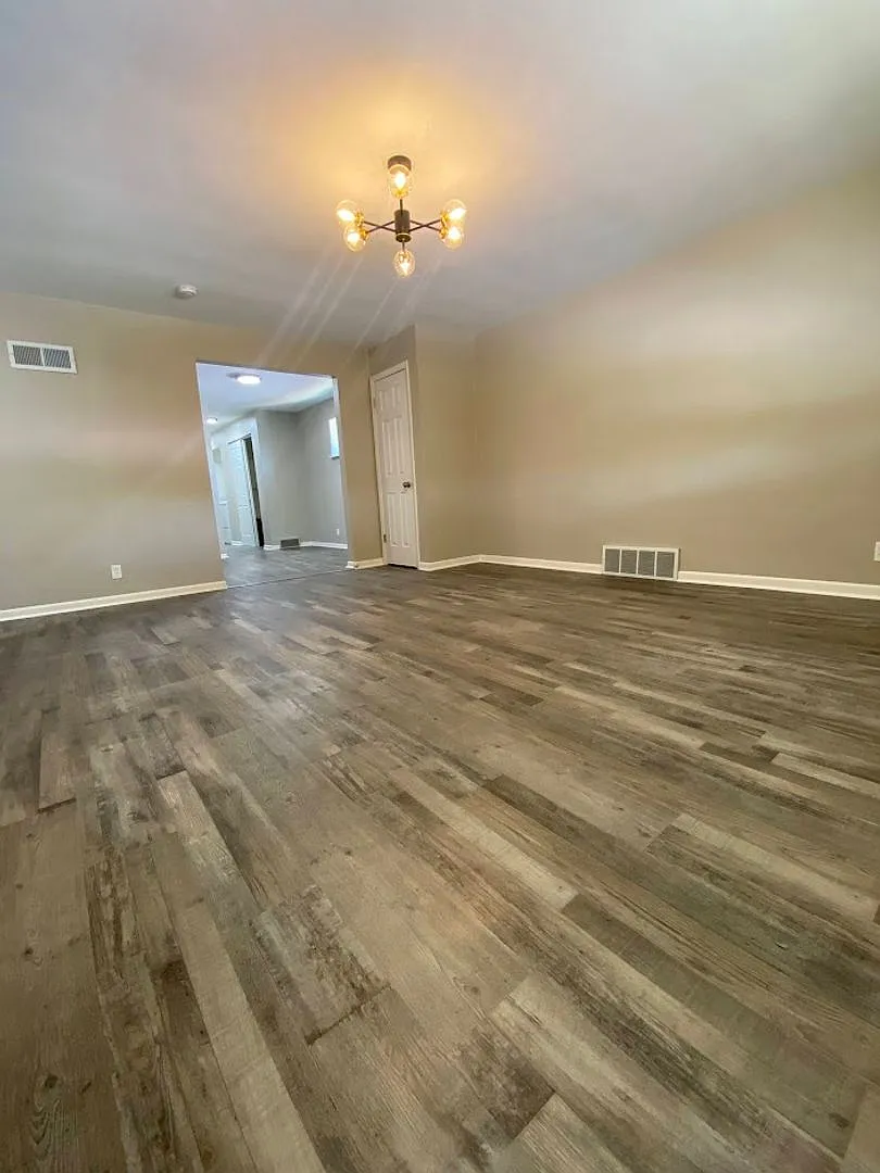 3501 Watson Rd — Photo 3