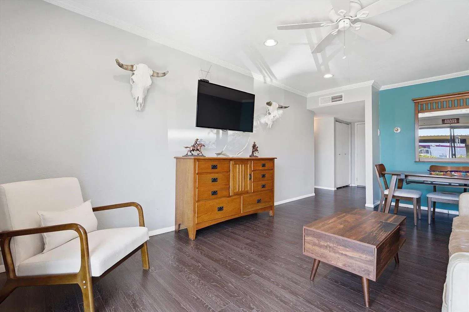 1 bed, 1.0 bath, 701 sqft, $2,200 — Photo 3