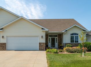 5650 Cypress Point Dr, Grand Forks, ND 58201