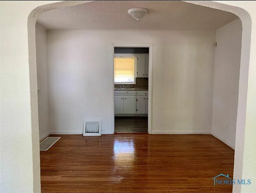 3 bed, 920 sqft, $1,195 — Photo 3