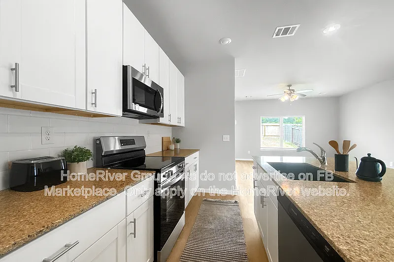 4 bed, 2.5 bath, 2239 sqft, $2,000 — Photo 3