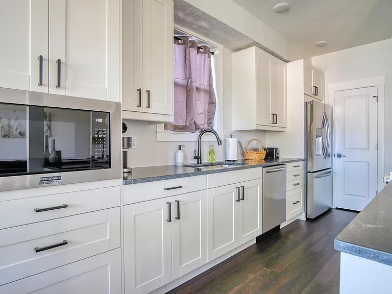 2130 Gent Ave — Photo 6