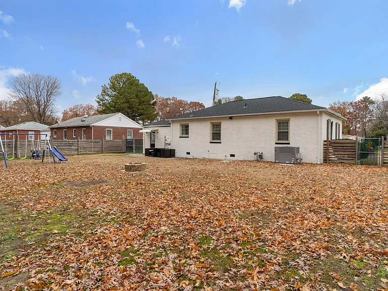 137 Woods Rd — Photo 22