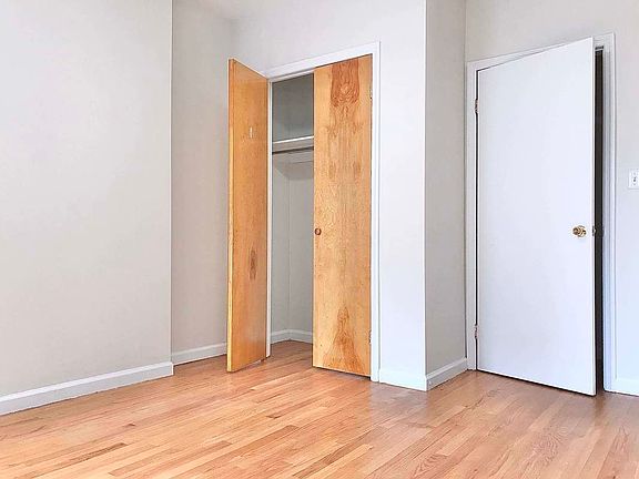 5th image of 327 W 35th St APT 5F