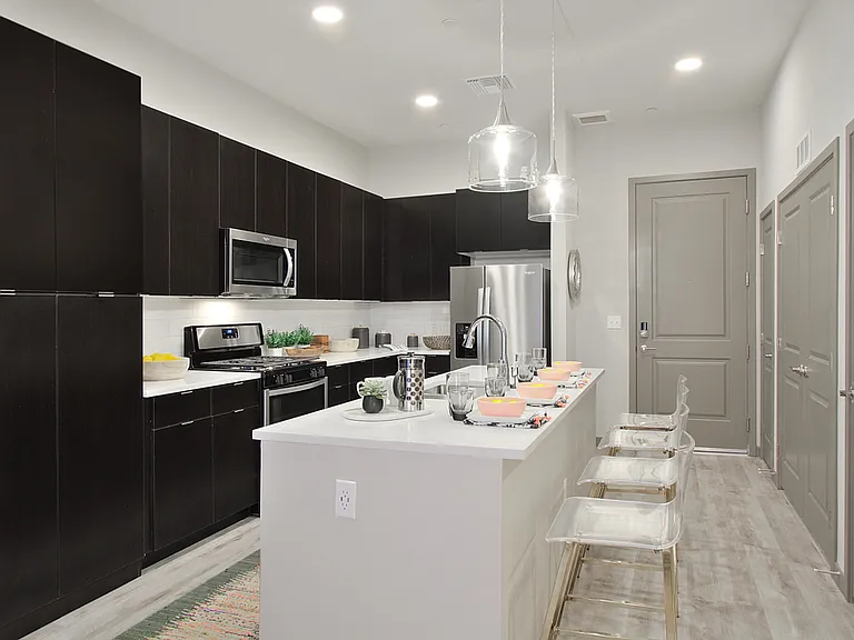 Jade Apartments — Photo 7