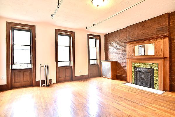 1st image of 118 W 111th St #3