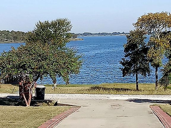 3rd image of 214 Waterside Dr