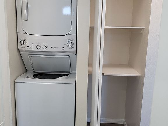 2nd image of 1261 Victor St APT 10