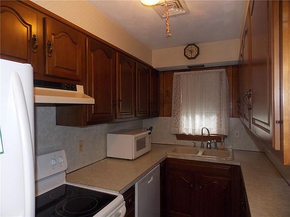 5th image of 52 Audubon Ave
