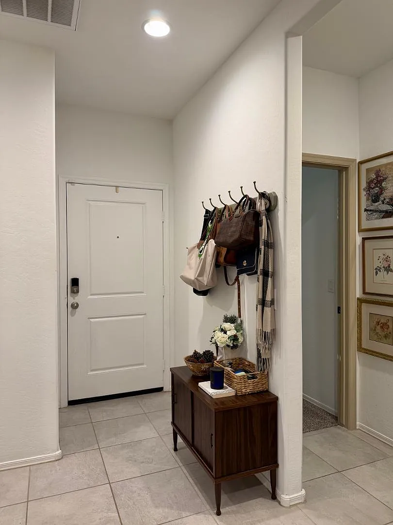 3 bed, 1432 sqft, $2,500 — Photo 3