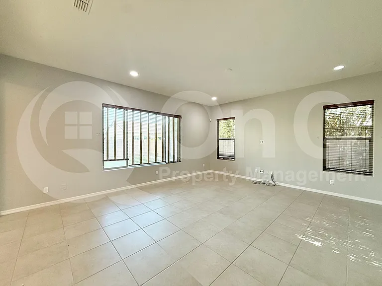 1007 E Buffalo St — Photo 6