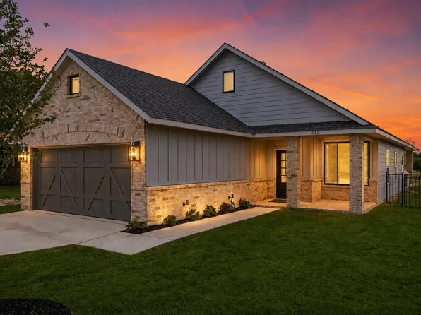 312 3rd St, Hillsboro, TX 76645
