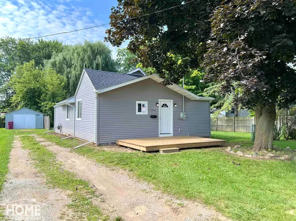 1705 W Stewart St, Owosso, MI 48867