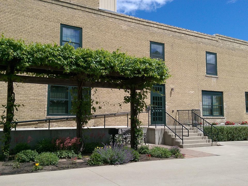 1st image of 210 11th St N APT 205