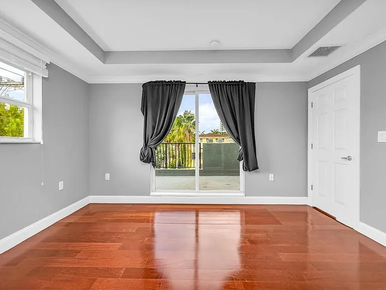 486 SW 5th St — Photo 7