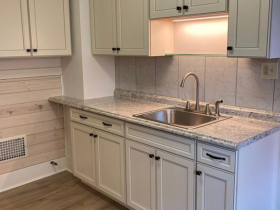 5th image of 651 W 21st St