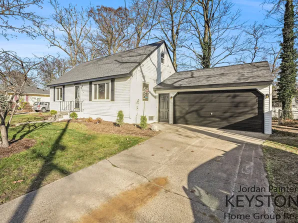 4674 Grantwood Ave SE, Kentwood, MI 49508