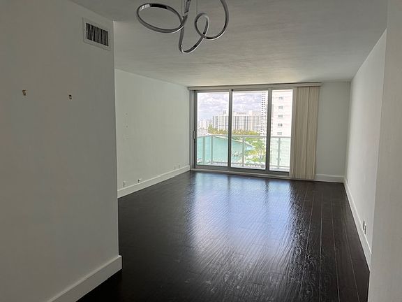 3rd image of 1000 West Ave APT 1123
