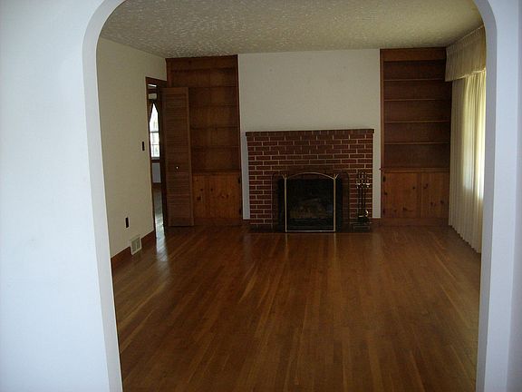 5th image of 709 Lucas Dr