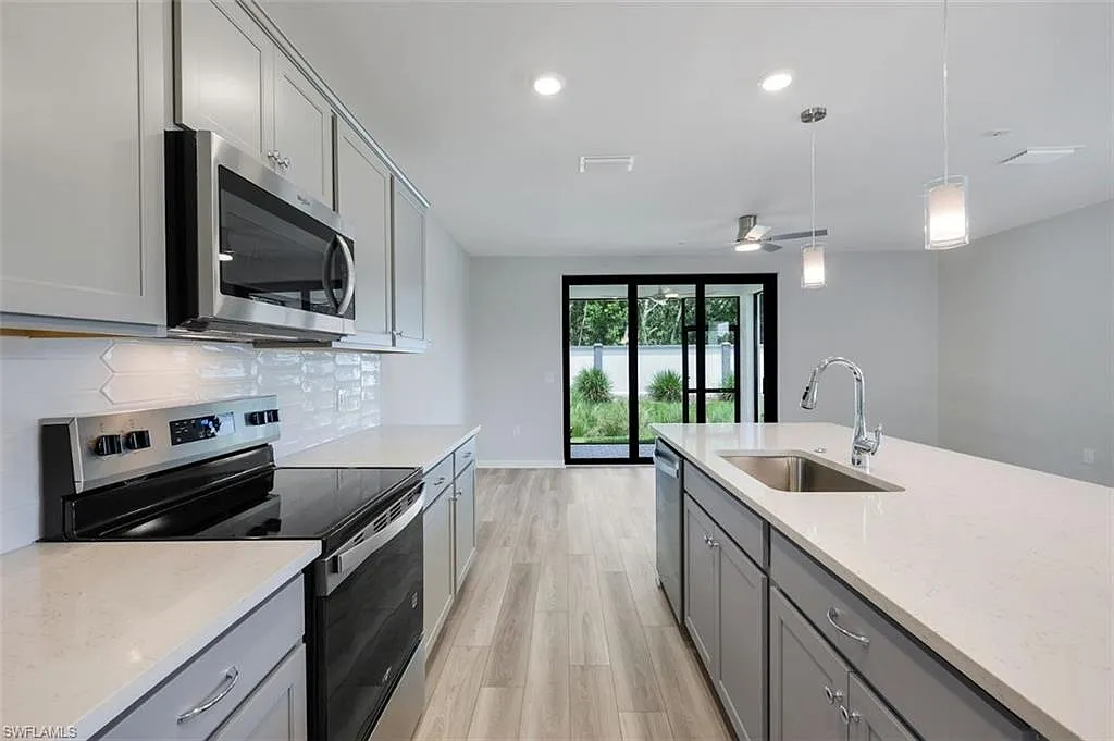 3 bed, 2.5 bath, 1657 sqft, $2,800 — Photo 4