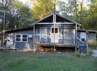 467 E Abrams Rd, Bloomfield, IN 47424