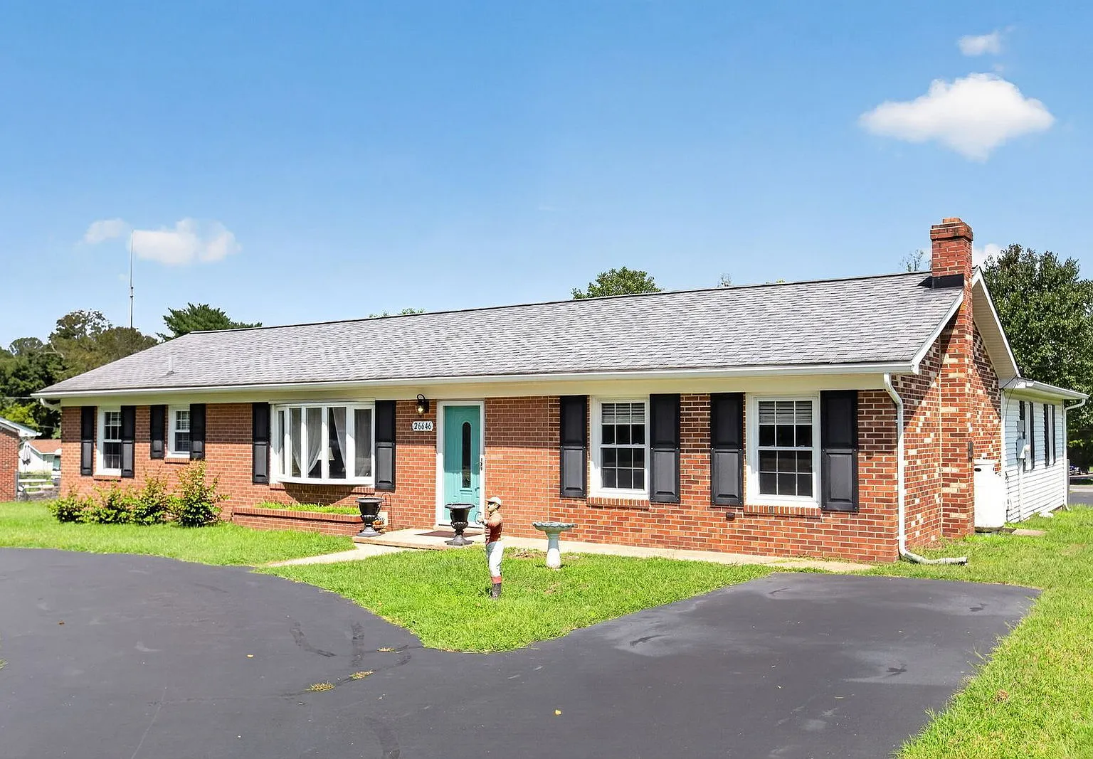 4 bed, 2.5 bath, 2118 sqft, $2,450 — Photo 3