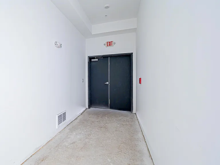 2403-33 W Thompson St — Photo 3