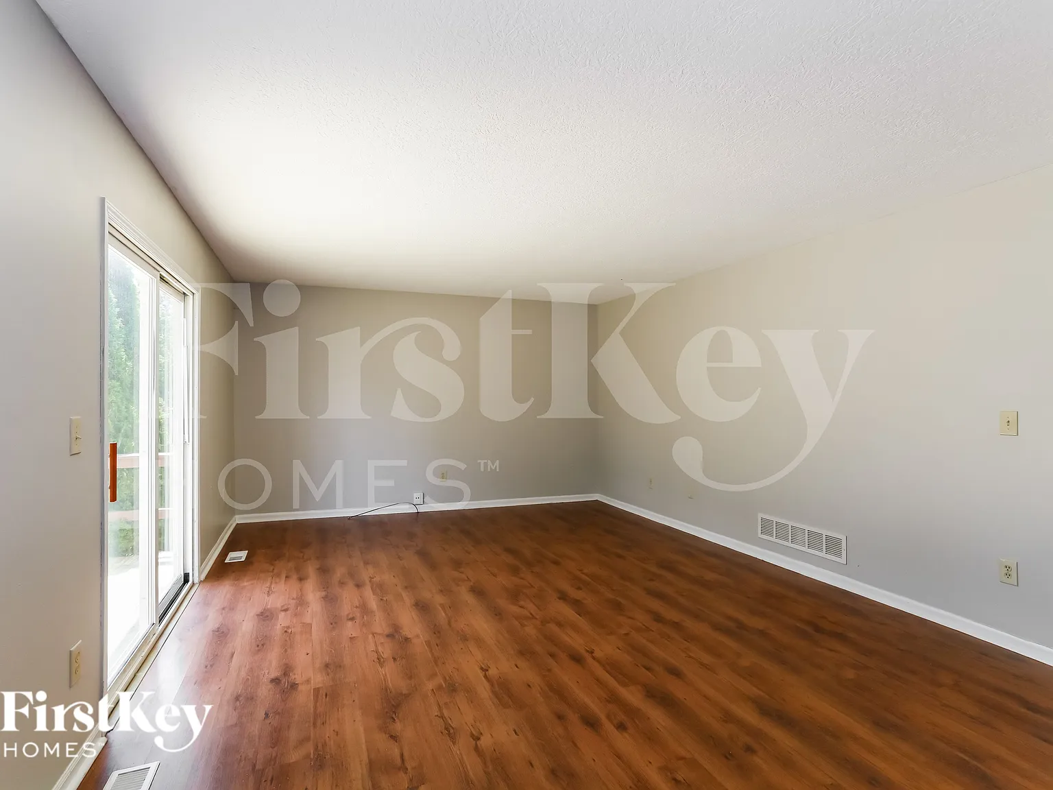 4 bed, 2.5 bath, 1920 sqft, $2,740 — Photo 3