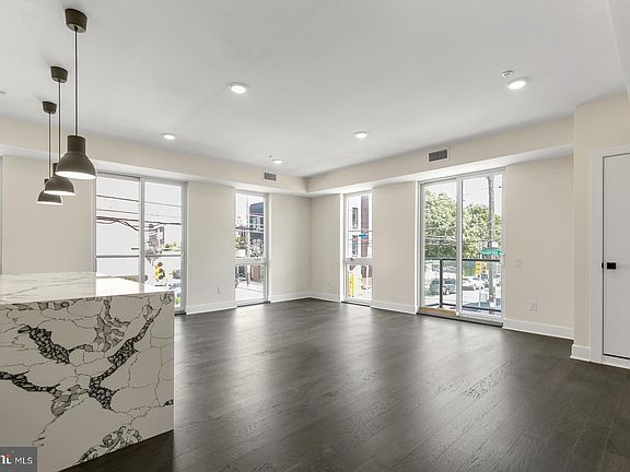 2nd image of 1868 Frankford Ave #401