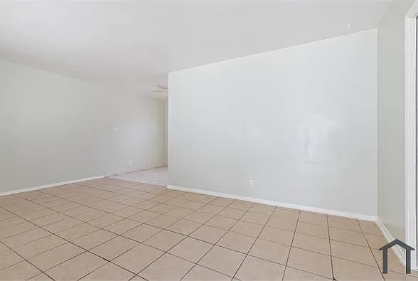 400 E Lancaster Blvd — Photo 8