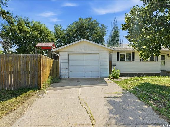 3rd image of 3234 Maxwell STREET