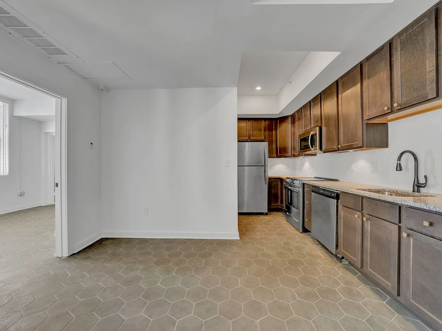 The Diamond Hill Lofts — Photo 2