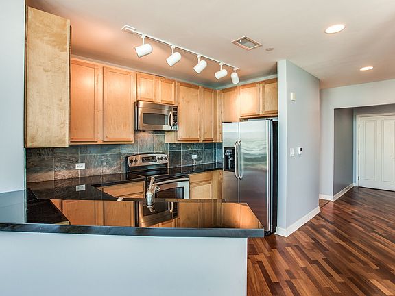 3rd image of 500 Throckmorton St APT 1510