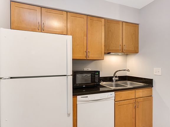 3rd image of 1301 Wyndham Dr APT 105