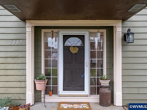 3rd image of 2009 Flag Stone Ct NE