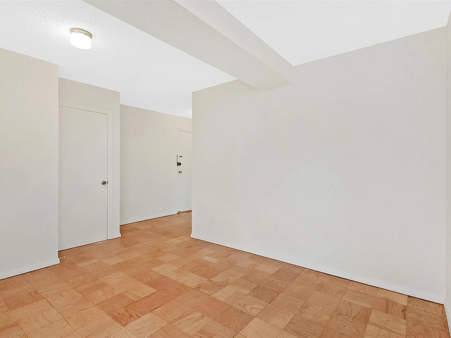 3 bed, 1300 sqft, $4,500 — Photo 4