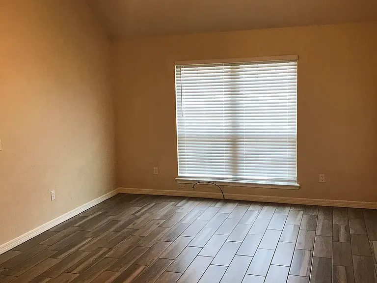3328 E Fairmont St — Photo 25