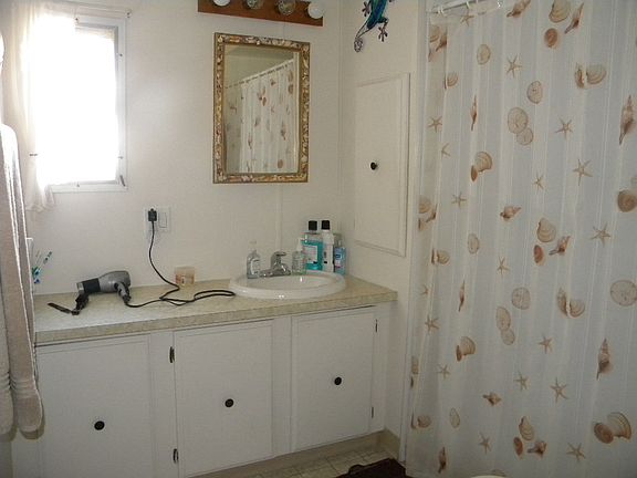 4th image of 16636 Camelia Dr